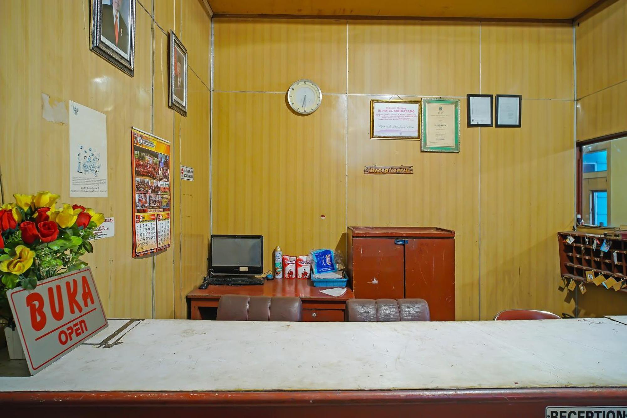 Oyo 92577 Hotel Sidikalang Near Kejaksaan Negeri Dairi Esterno foto