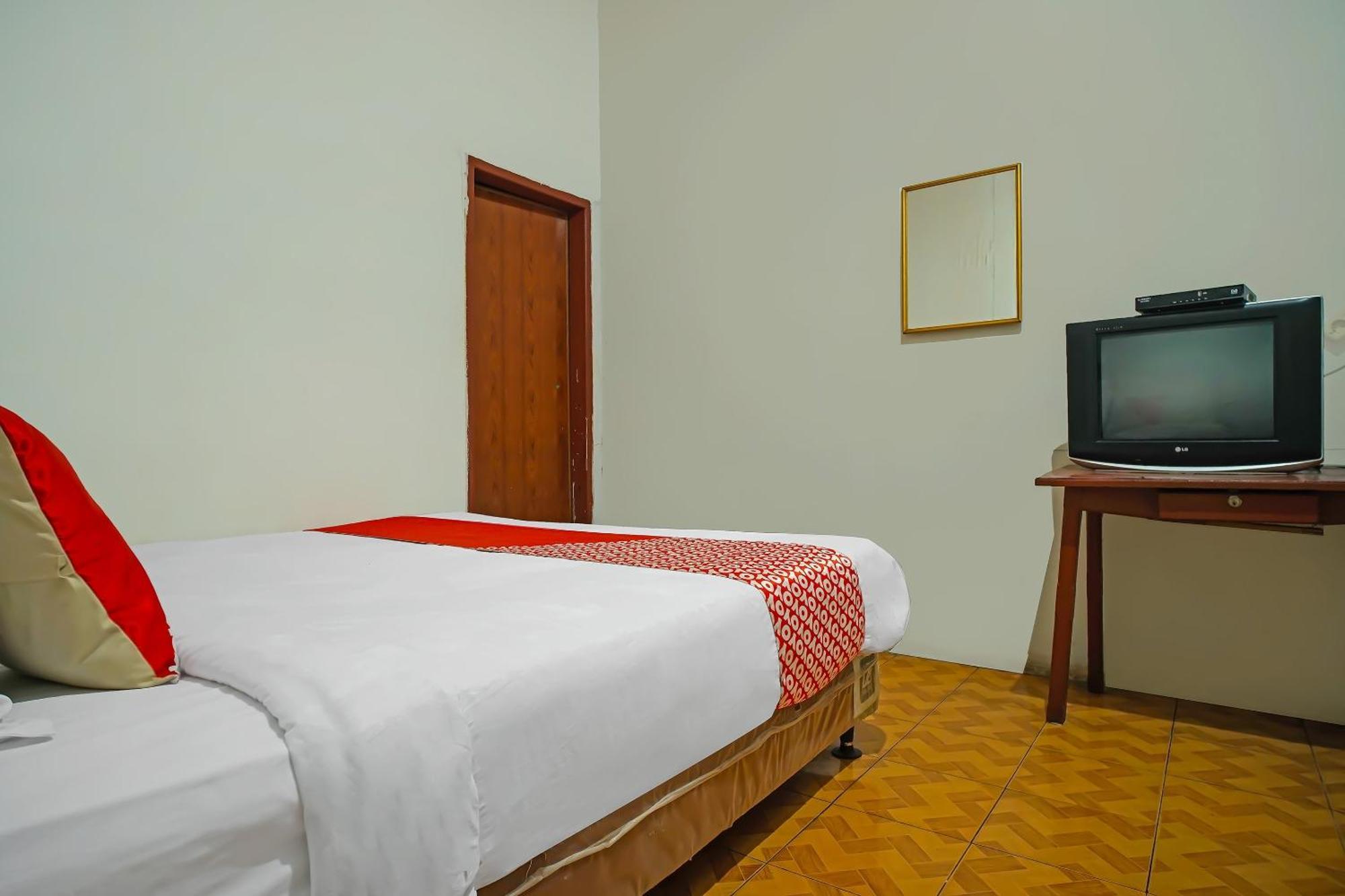 Oyo 92577 Hotel Sidikalang Near Kejaksaan Negeri Dairi Esterno foto