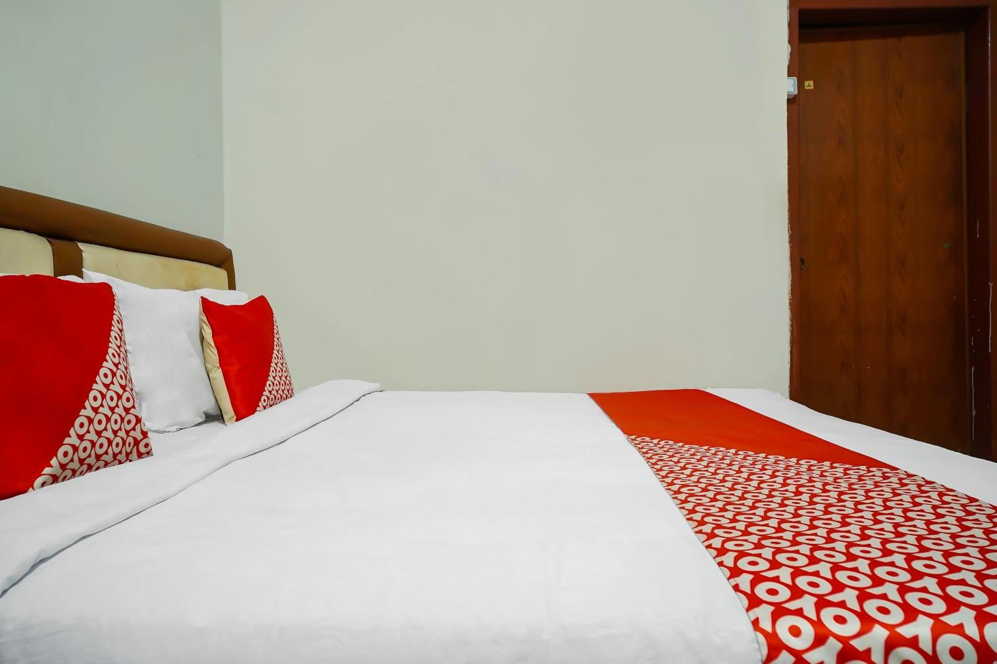 Oyo 92577 Hotel Sidikalang Near Kejaksaan Negeri Dairi Esterno foto