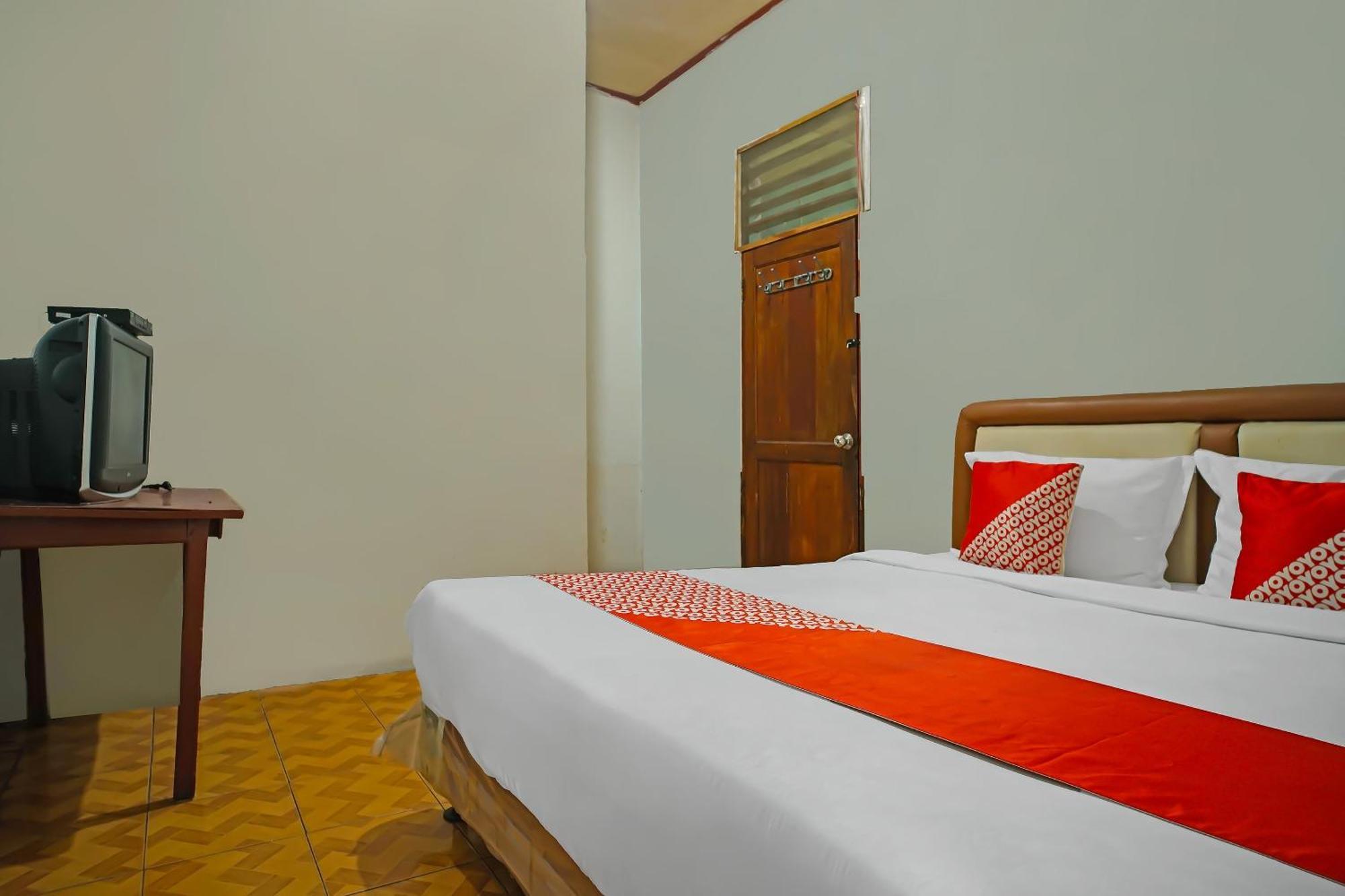 Oyo 92577 Hotel Sidikalang Near Kejaksaan Negeri Dairi Esterno foto